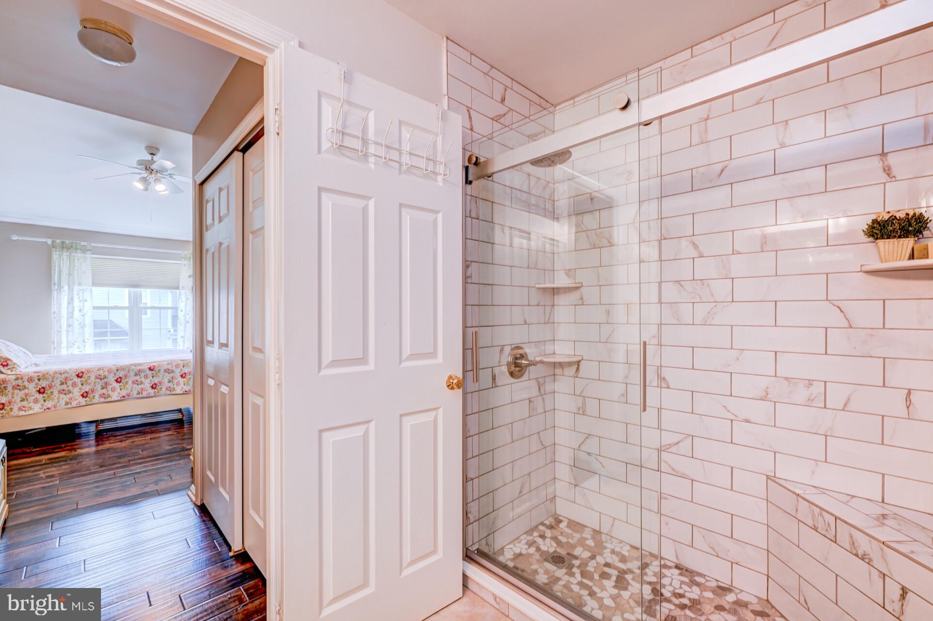 MAKEFIELD GLEN - Residential