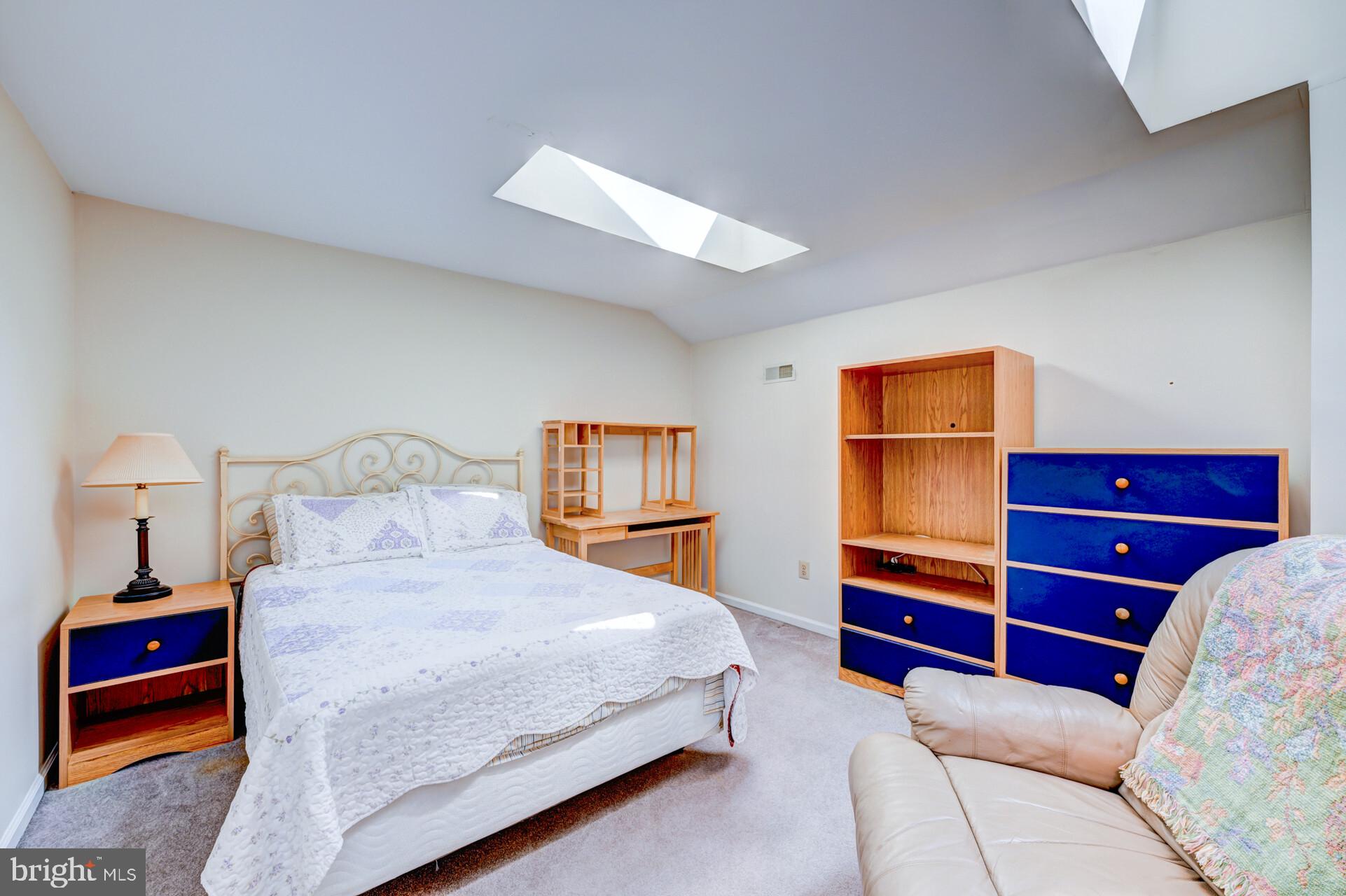 MAKEFIELD GLEN - Residential