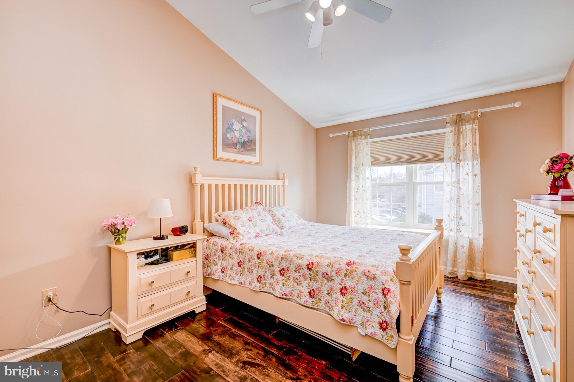 MAKEFIELD GLEN - Residential