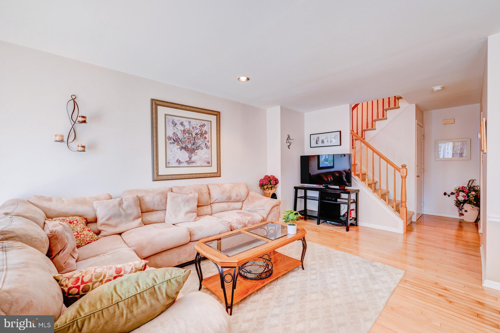 MAKEFIELD GLEN - Residential