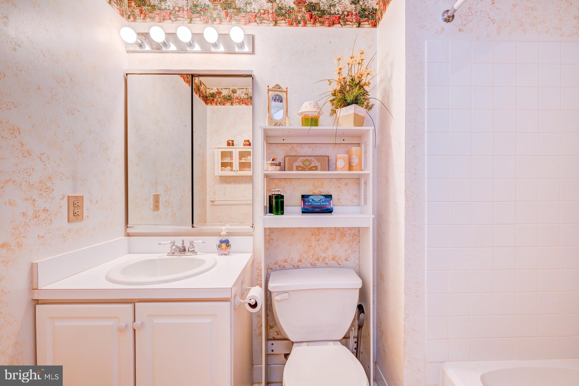 MAKEFIELD GLEN - Residential