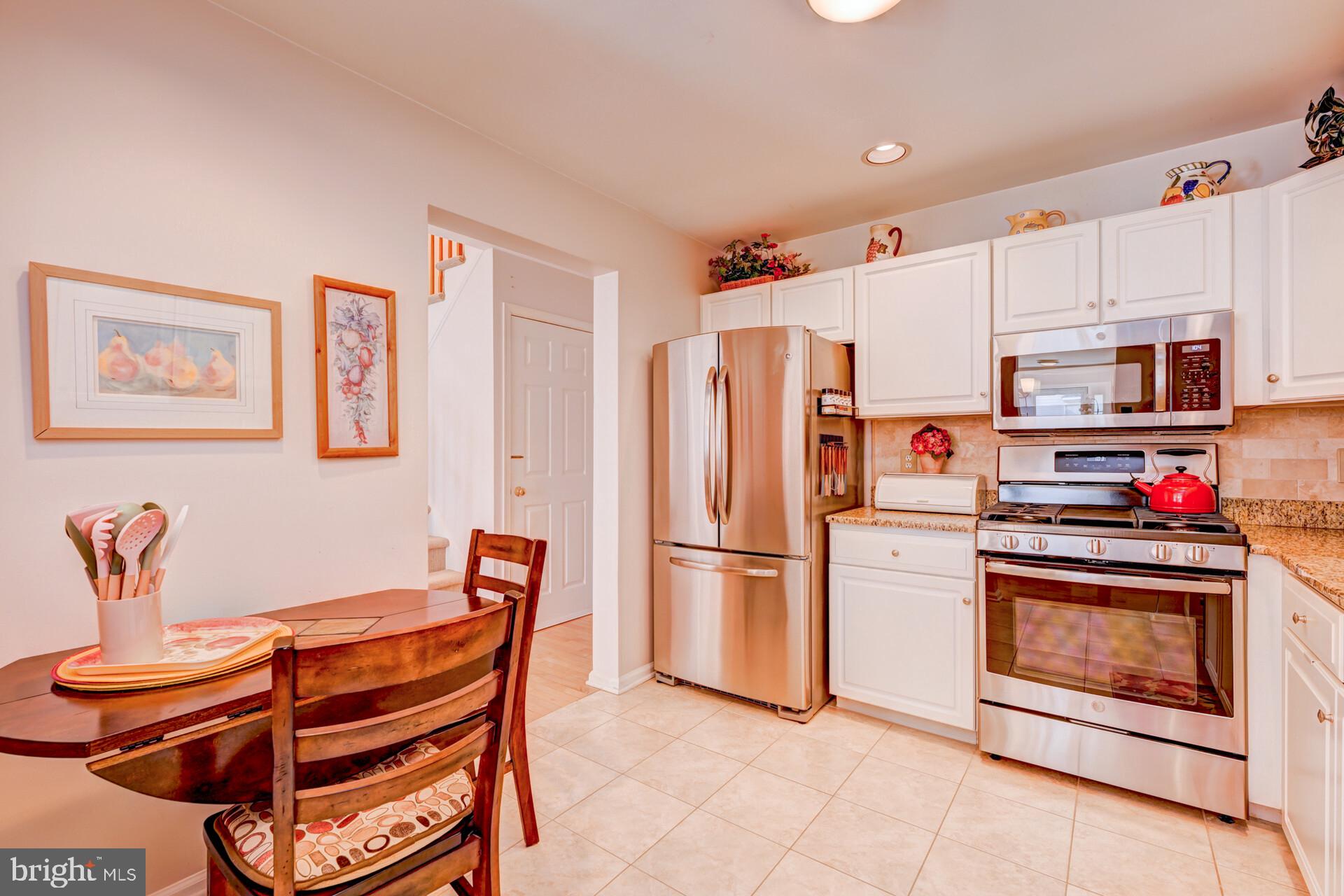 MAKEFIELD GLEN - Residential