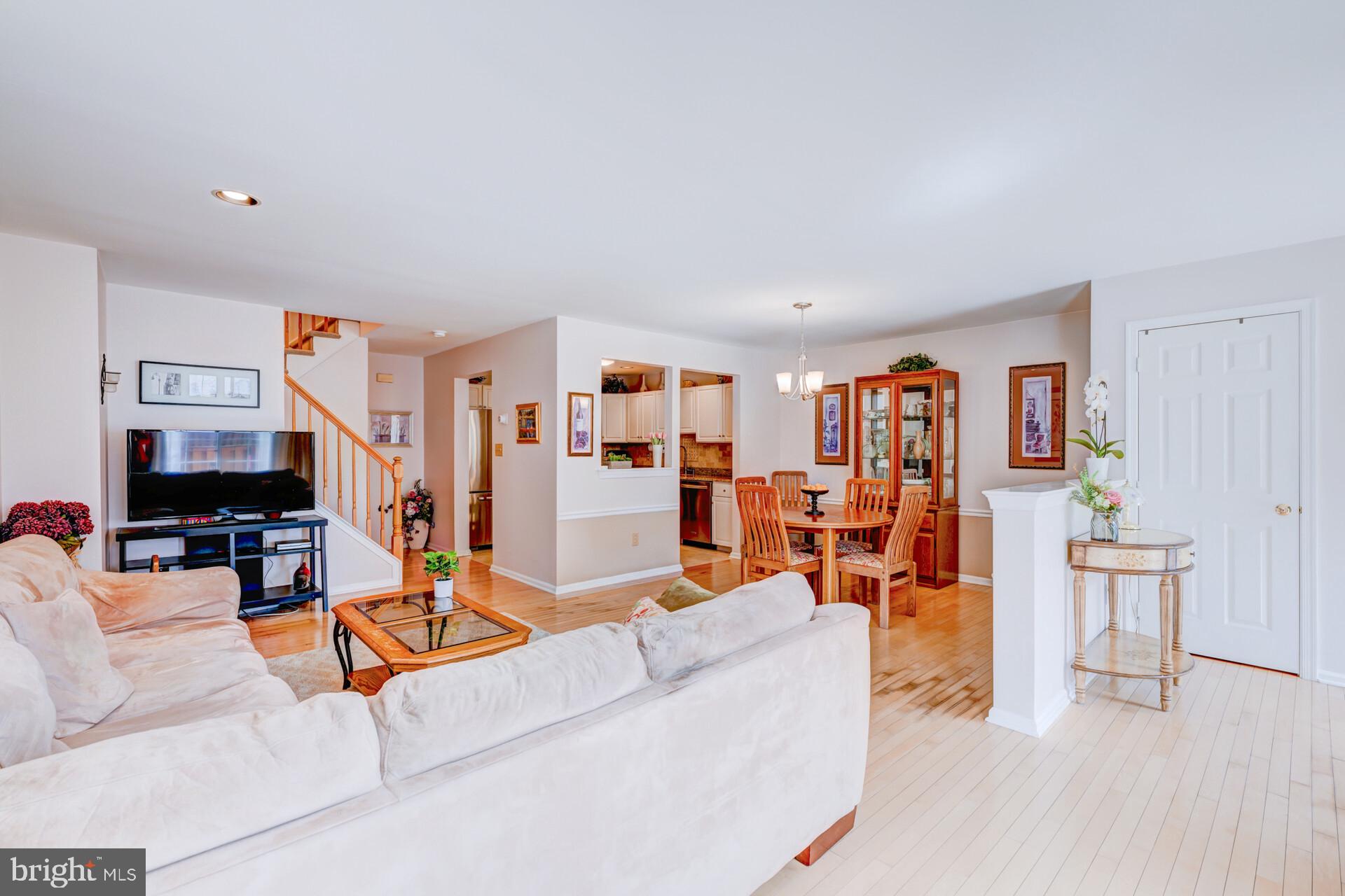 MAKEFIELD GLEN - Residential