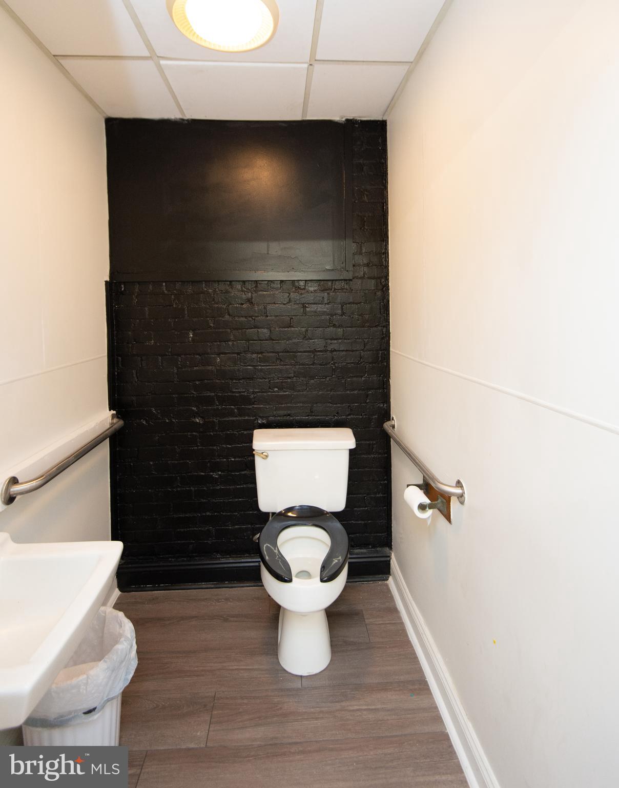 RACE STREET - Commercial Sale