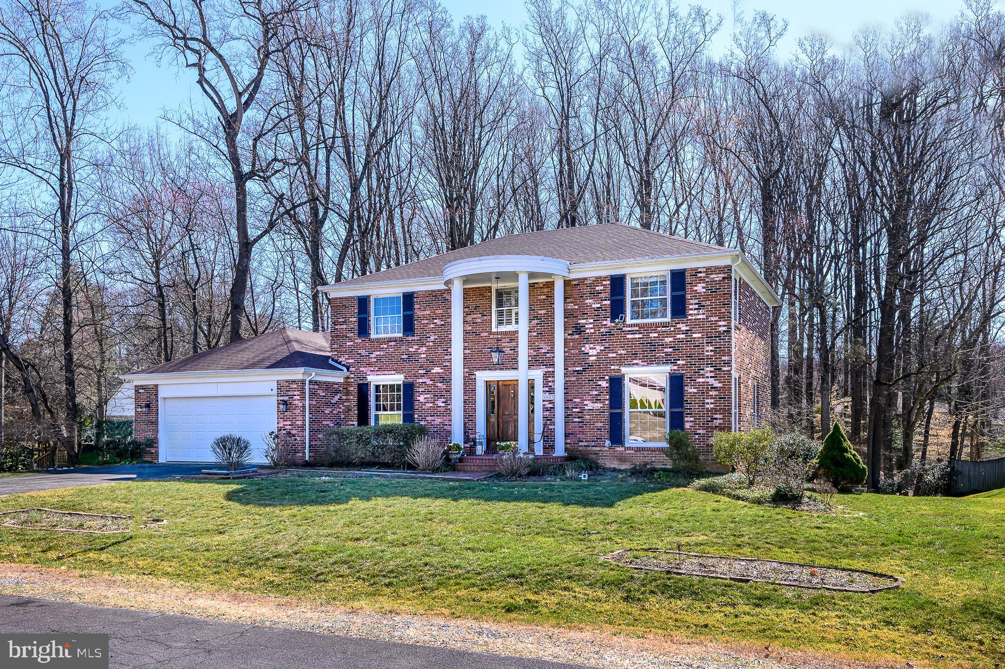 LANGLEY OAKS - Residential