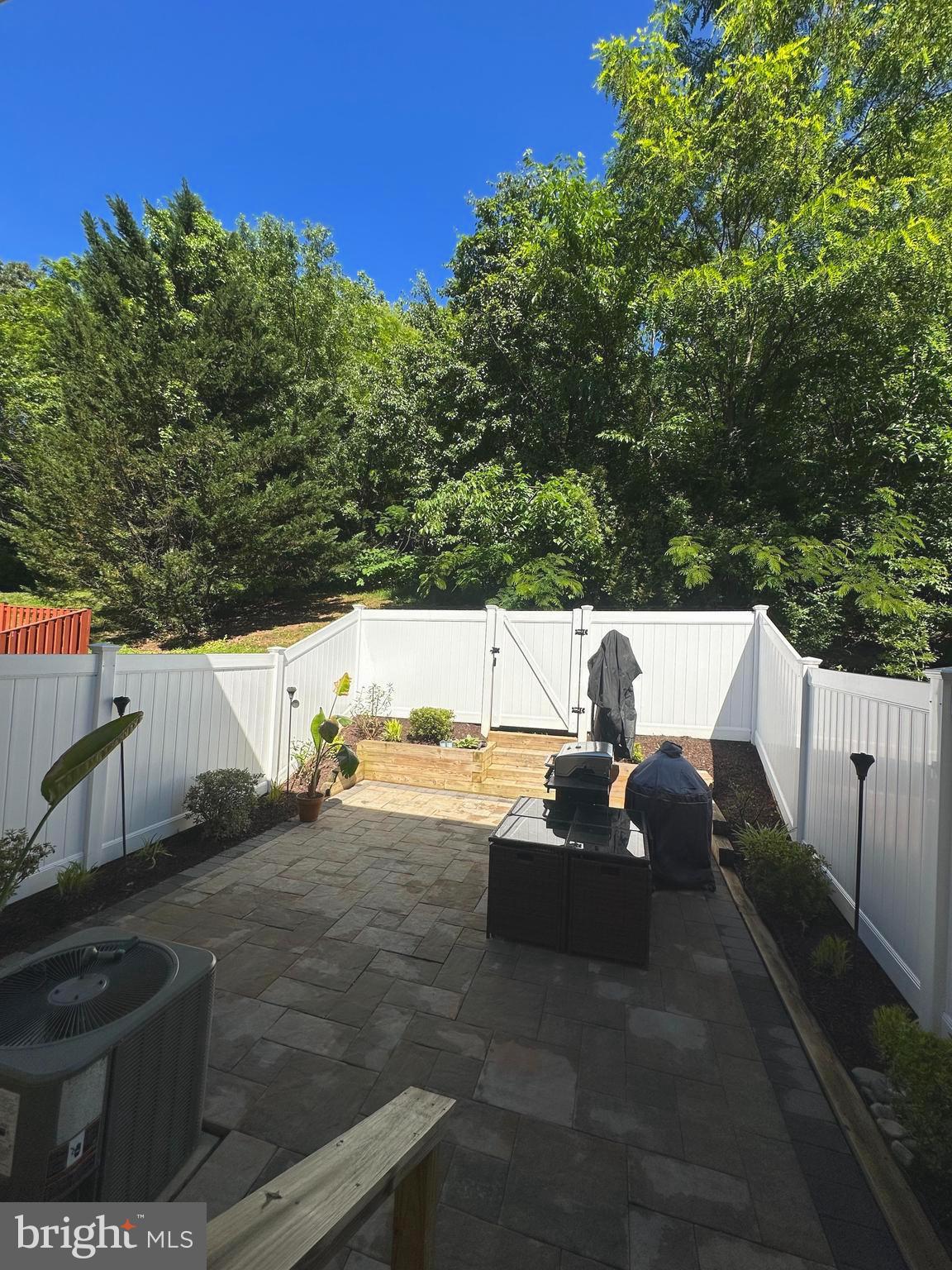 4004 MEADOW TRAIL LANE