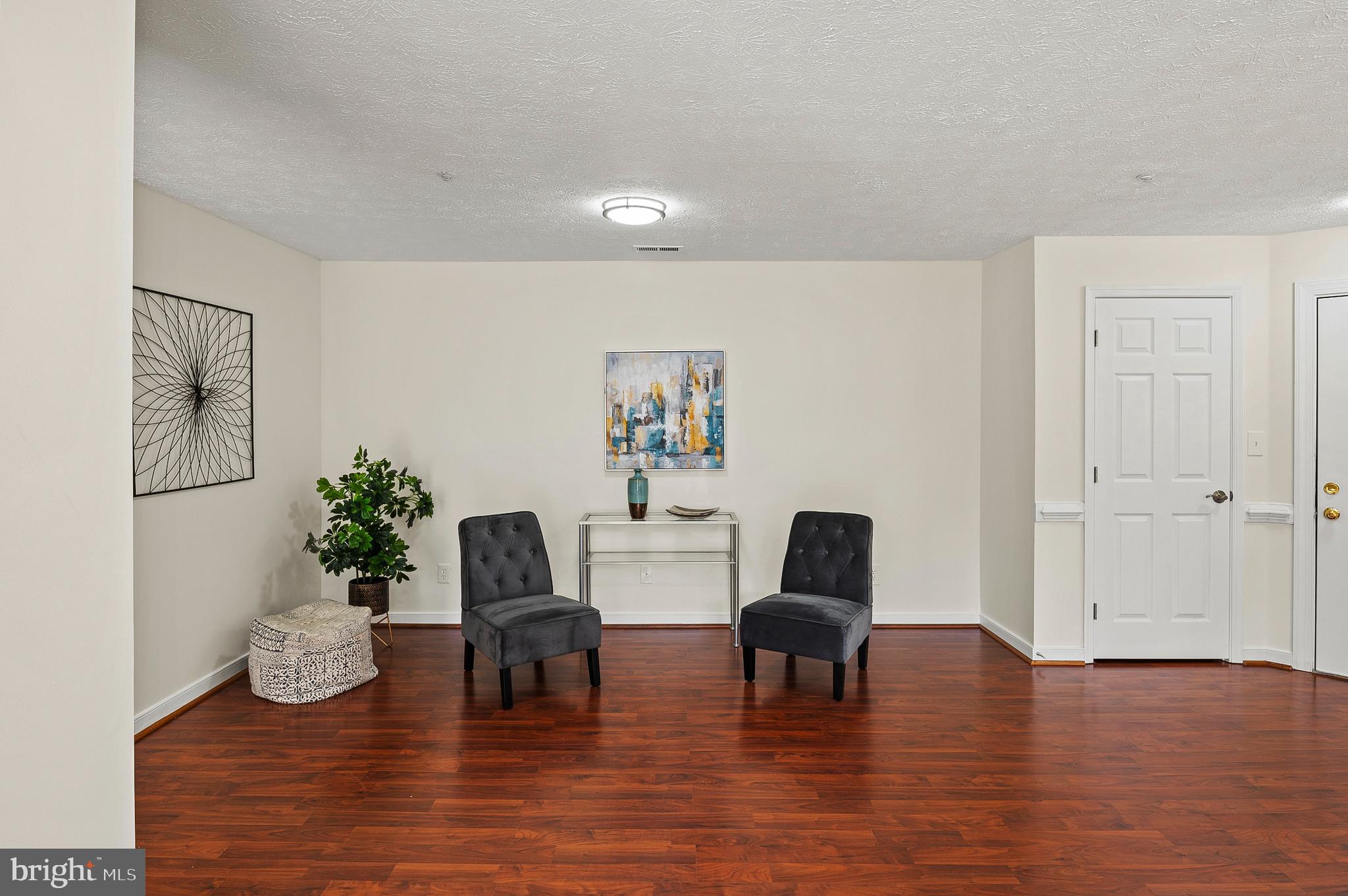 THE POND - Residential