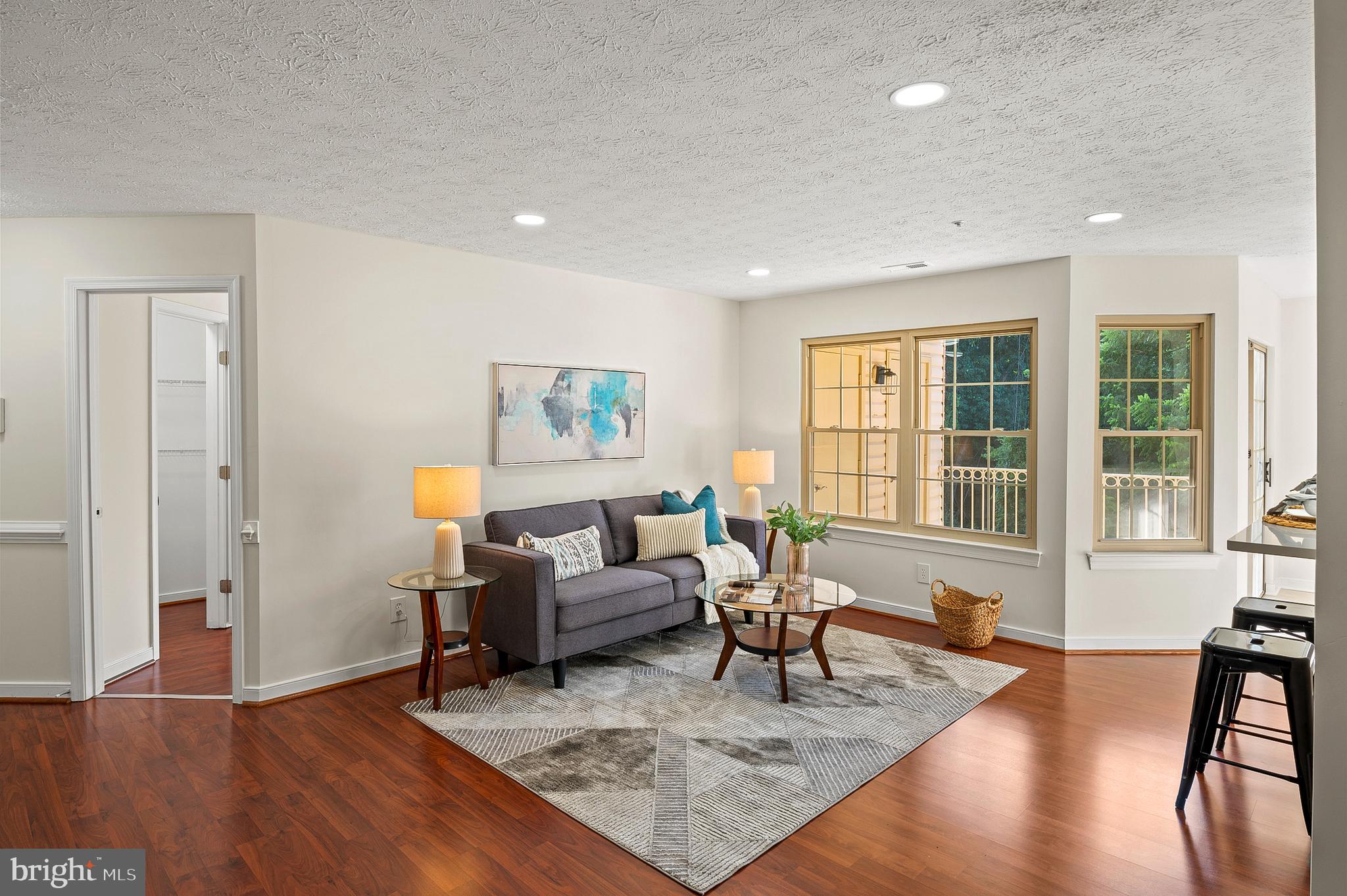 THE POND - Residential