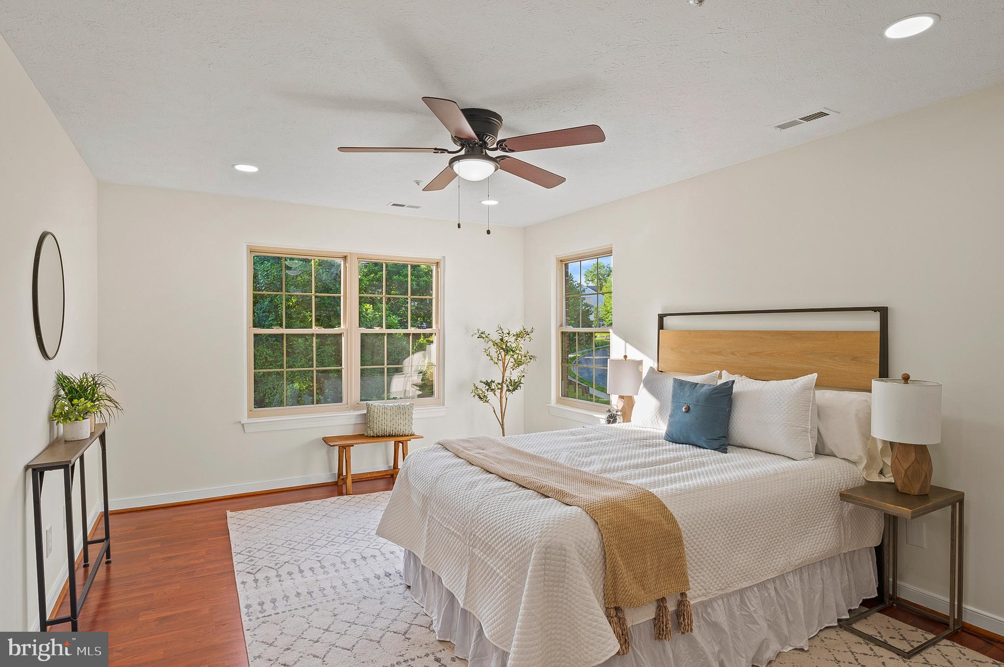 THE POND - Residential