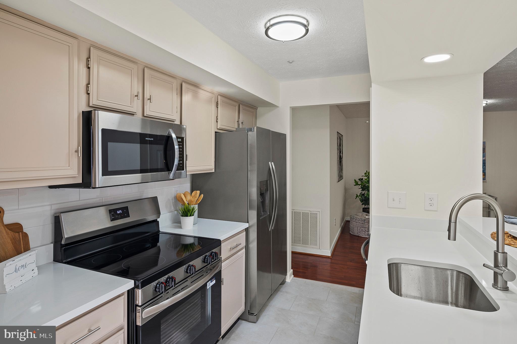 THE POND - Residential