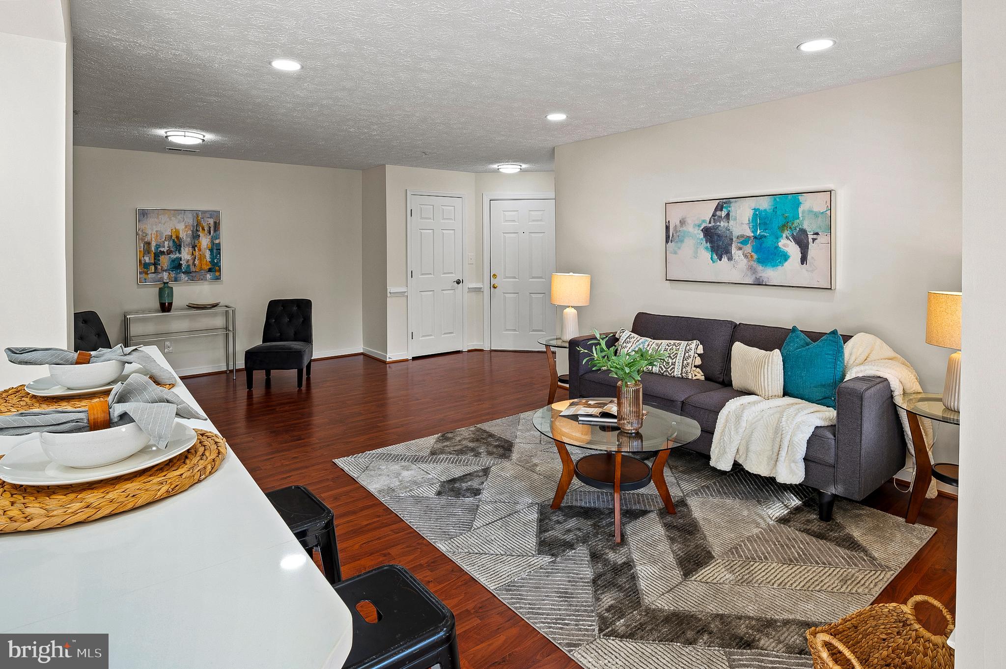 THE POND - Residential