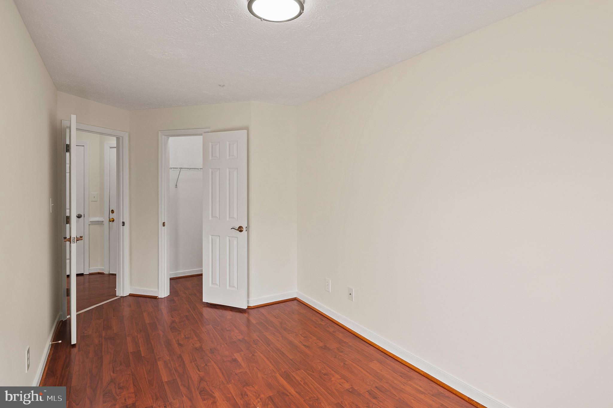 THE POND - Residential