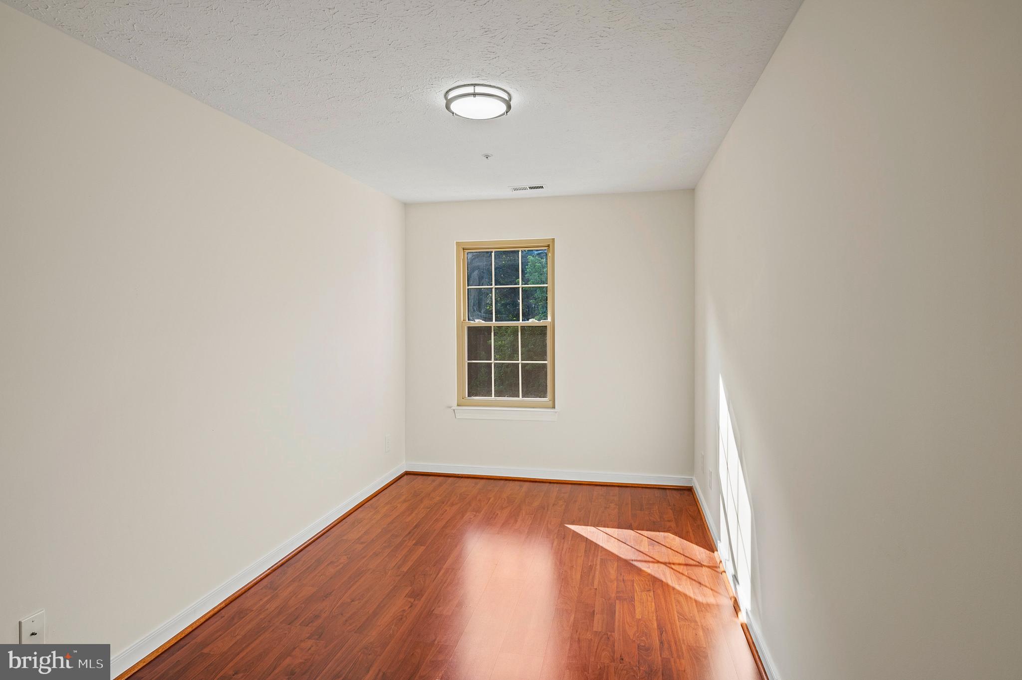 THE POND - Residential