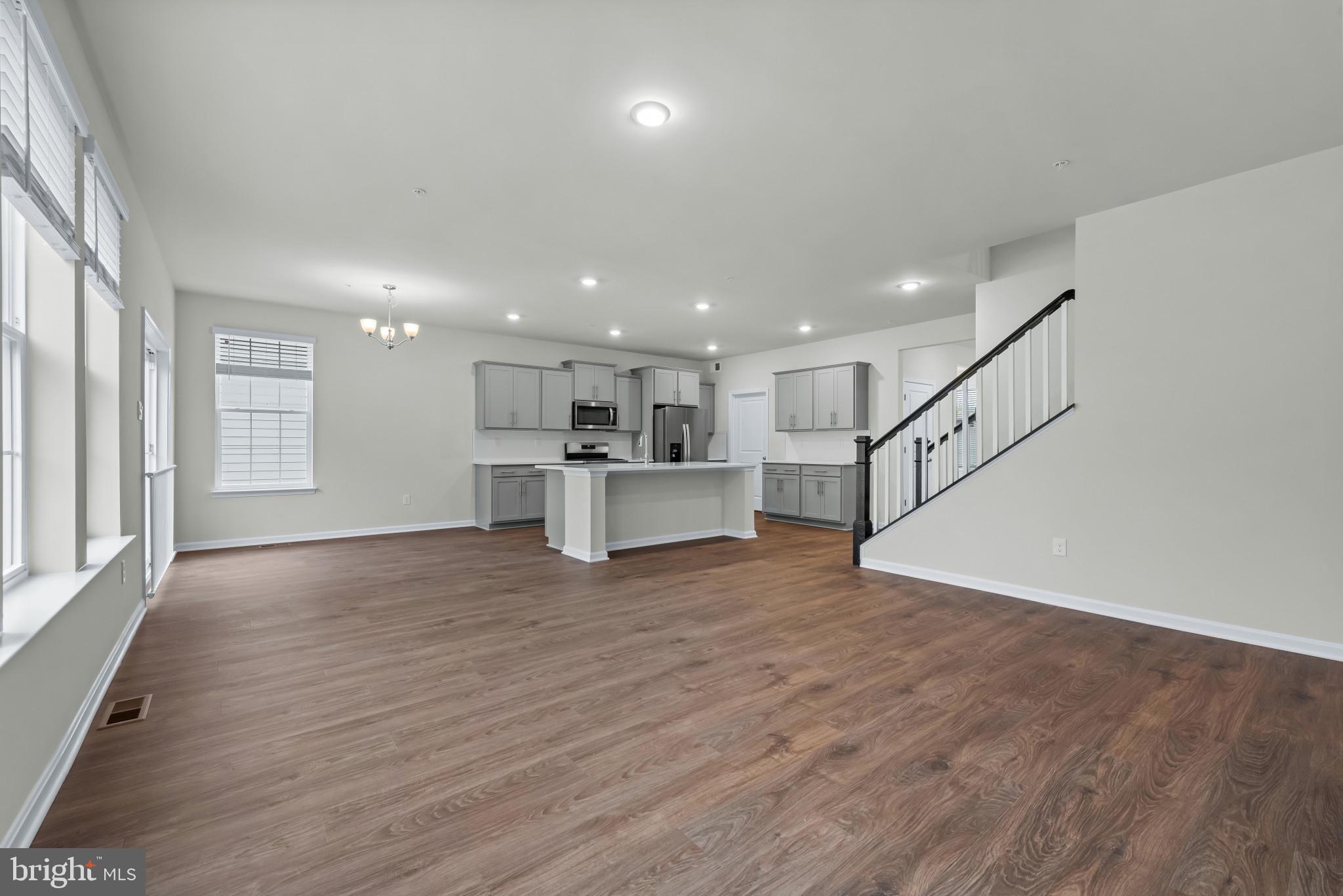 CREEKSIDE ESTATES - Residential