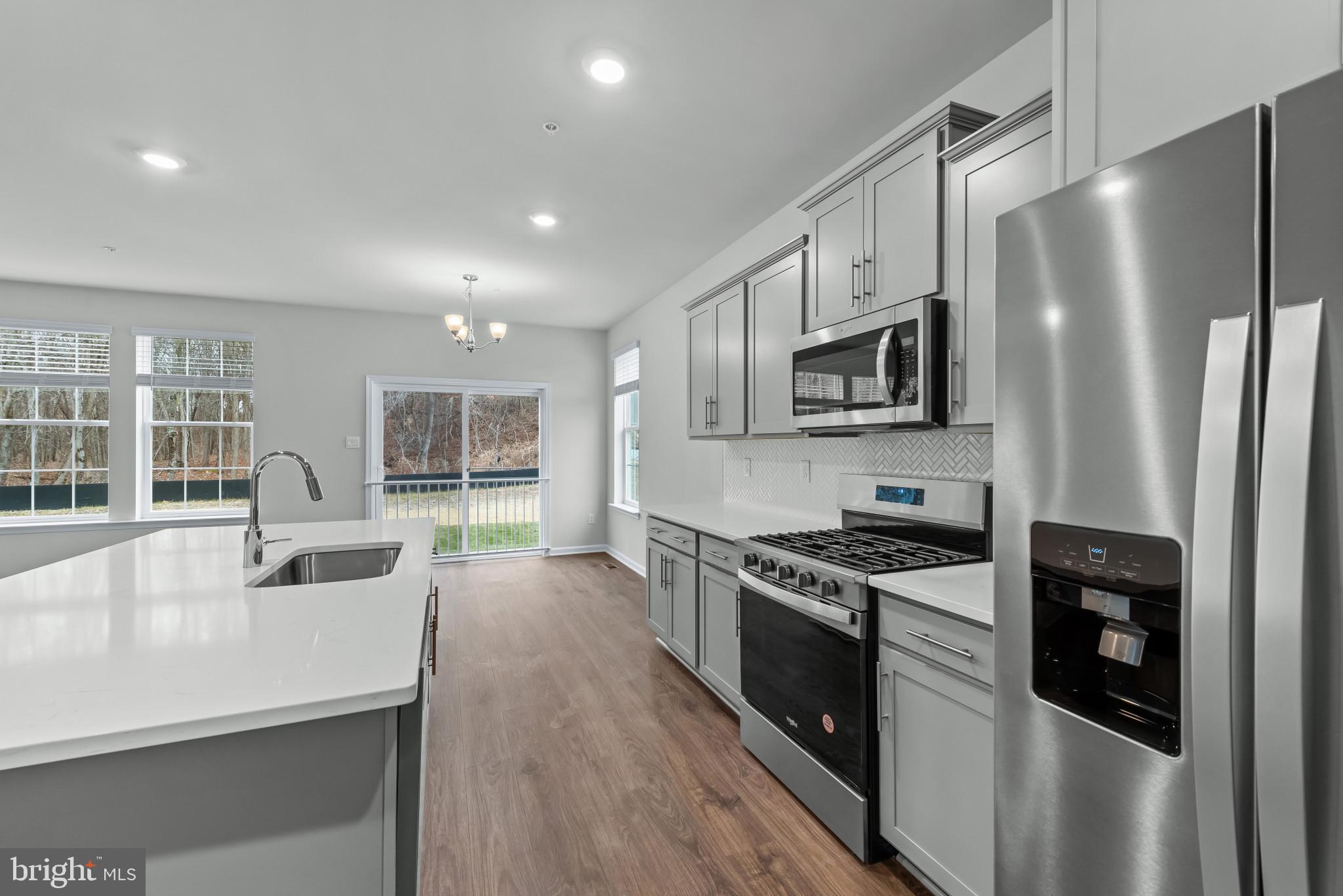 CREEKSIDE ESTATES - Residential