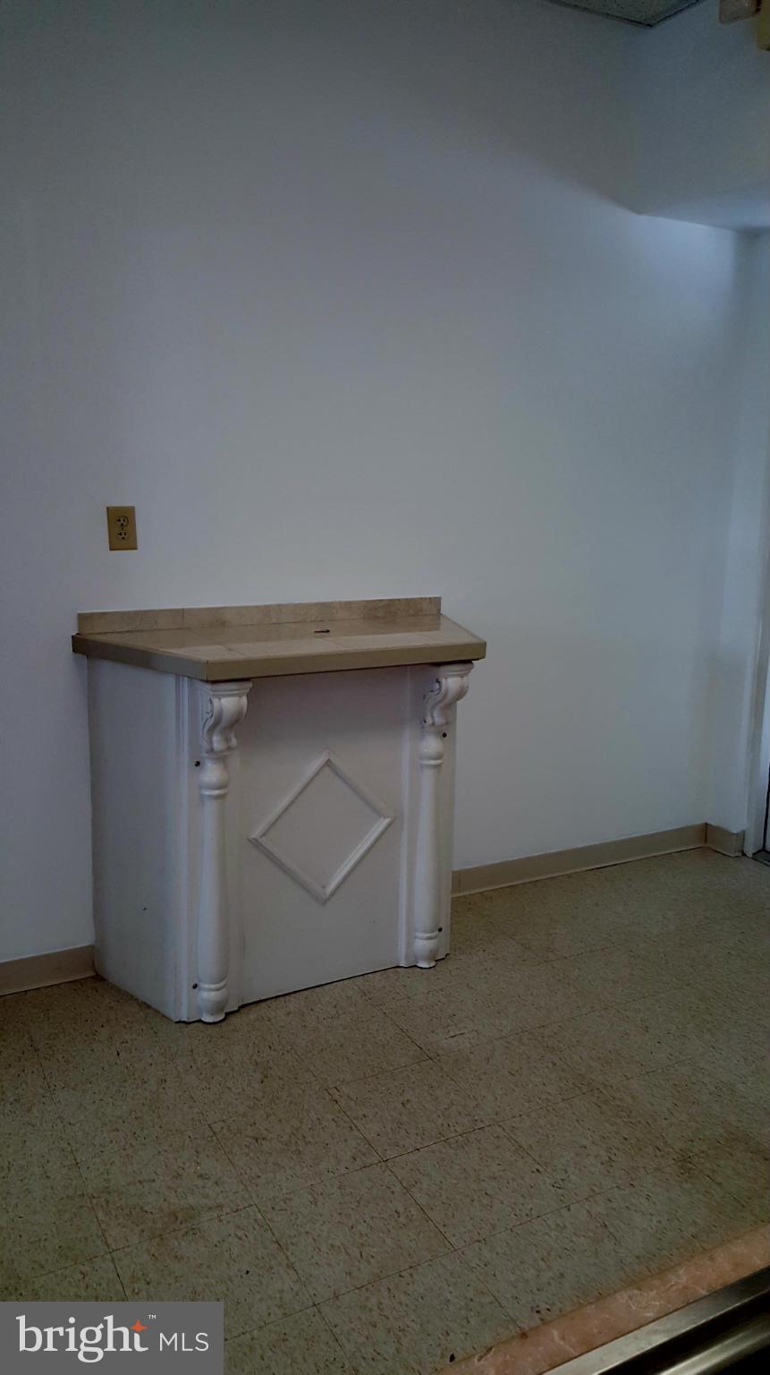 OLD DOMINION SQUARE CONDOMINIUMS - Commercial Lease