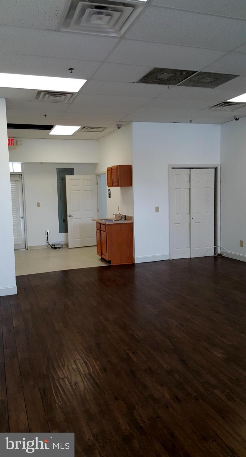 OLD DOMINION SQUARE CONDOMINIUMS - Commercial Lease