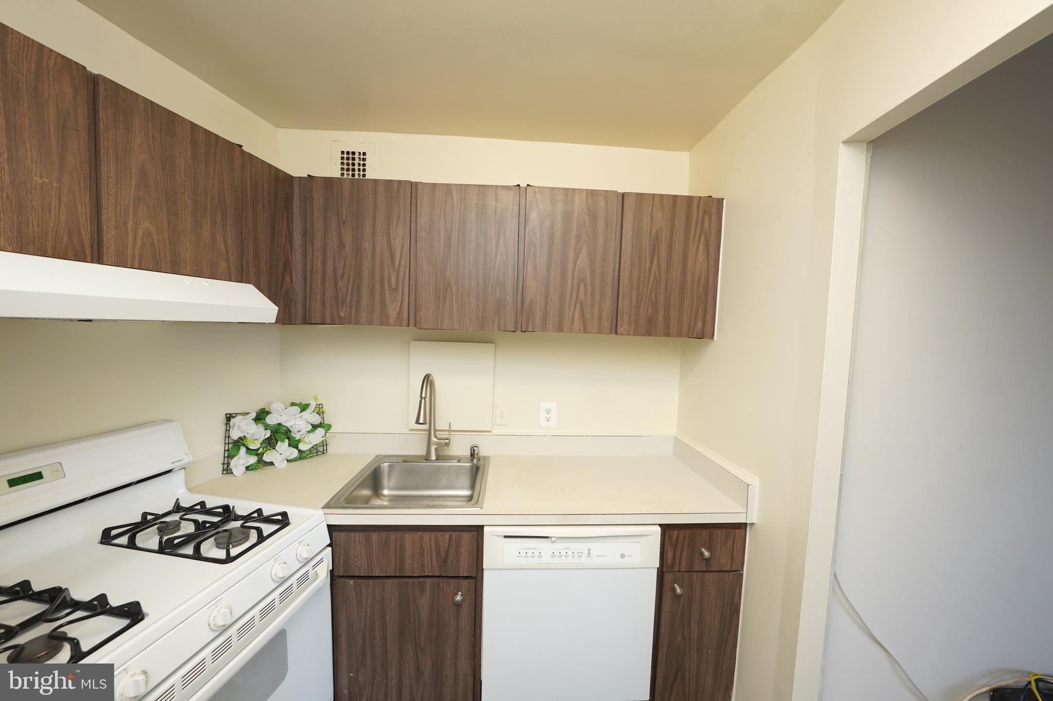 UNIVERSITY TOWERS CODM - Residential