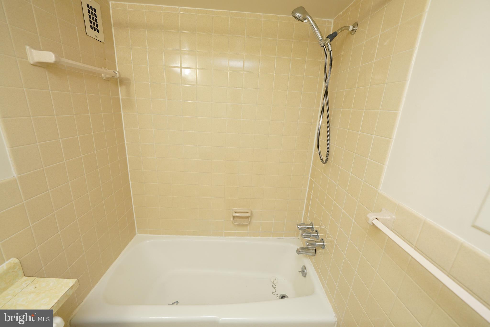 UNIVERSITY TOWERS CODM - Residential