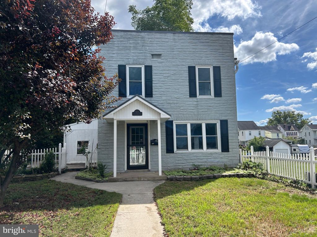 Photo of 405 S Broad Street, WAYNESBORO, PA 17268 (MLS # PAFL2030480)