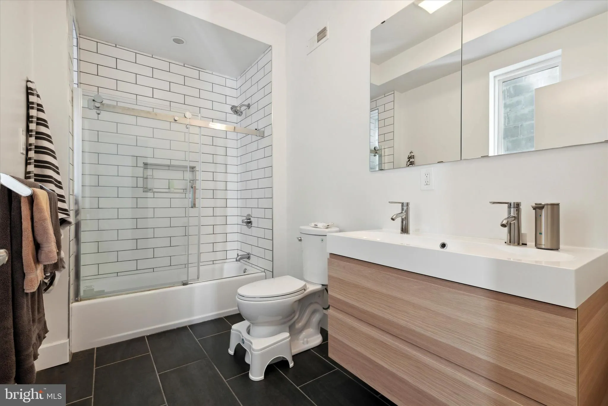 Philadelphia, Pennsylvania 19123, United States, 2 Bedrooms Bedrooms, ,2 BathroomsBathrooms,Residential,Active,34043