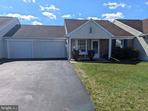 Townhouse For Sale - 14 Greenspring Drive Dr<br/> Cumberland County, MECHANICSBURG, PA 17050