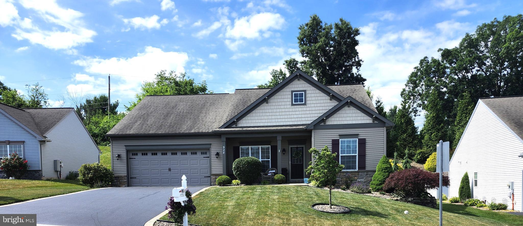 928 SWEETBAY LN.