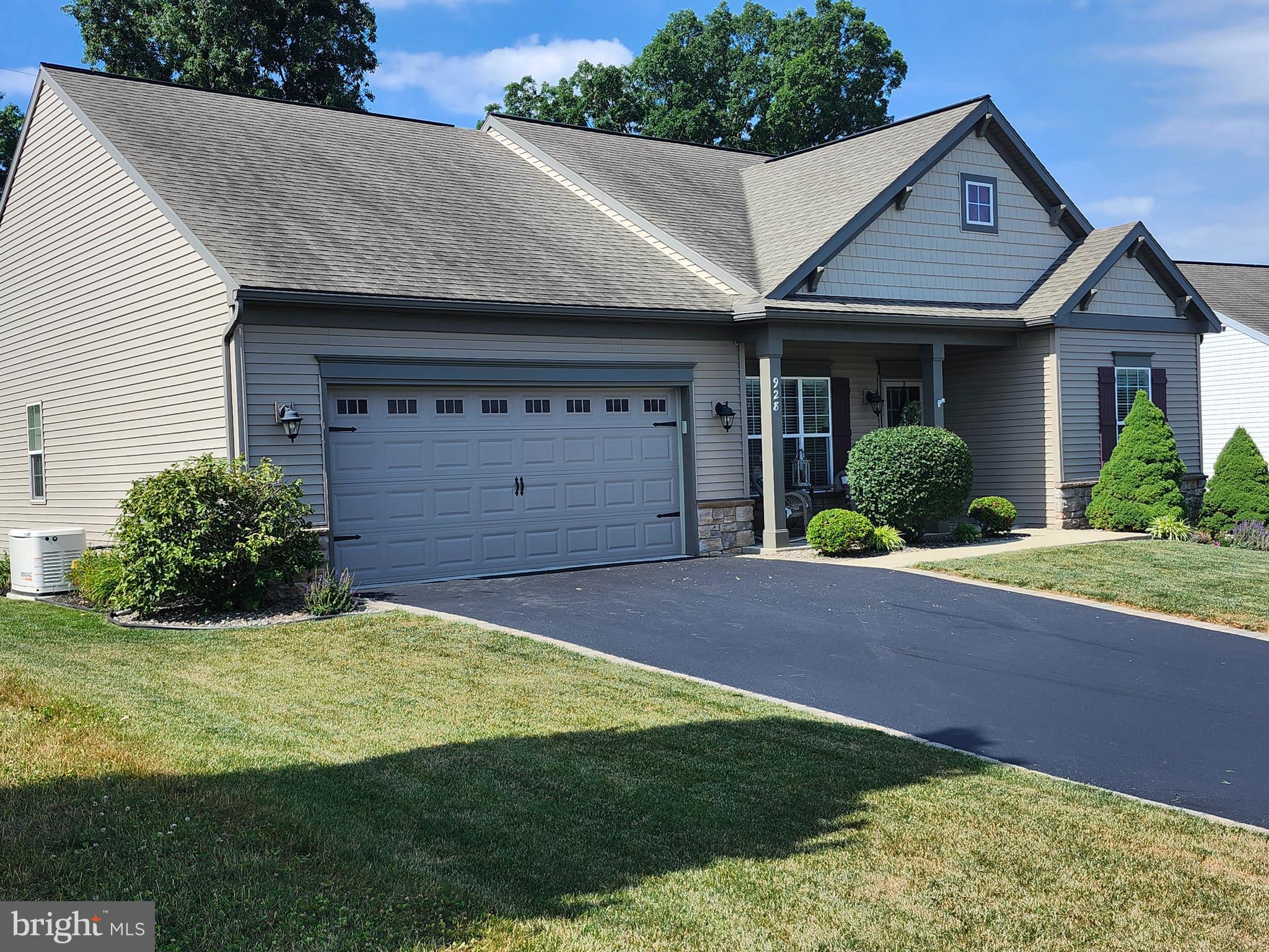928 SWEETBAY LN.