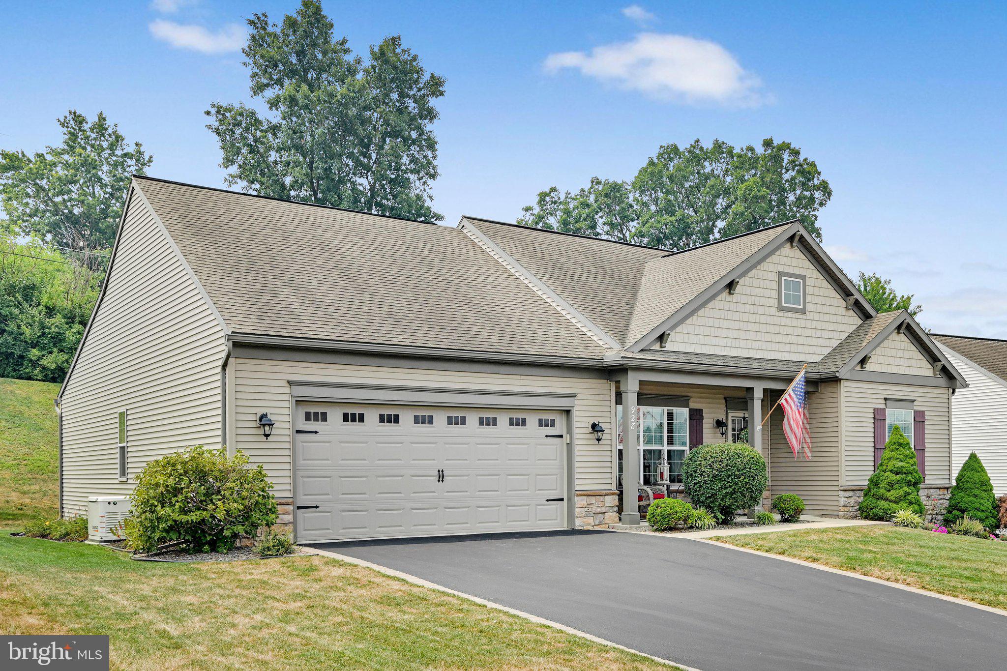 928 SWEETBAY LN.