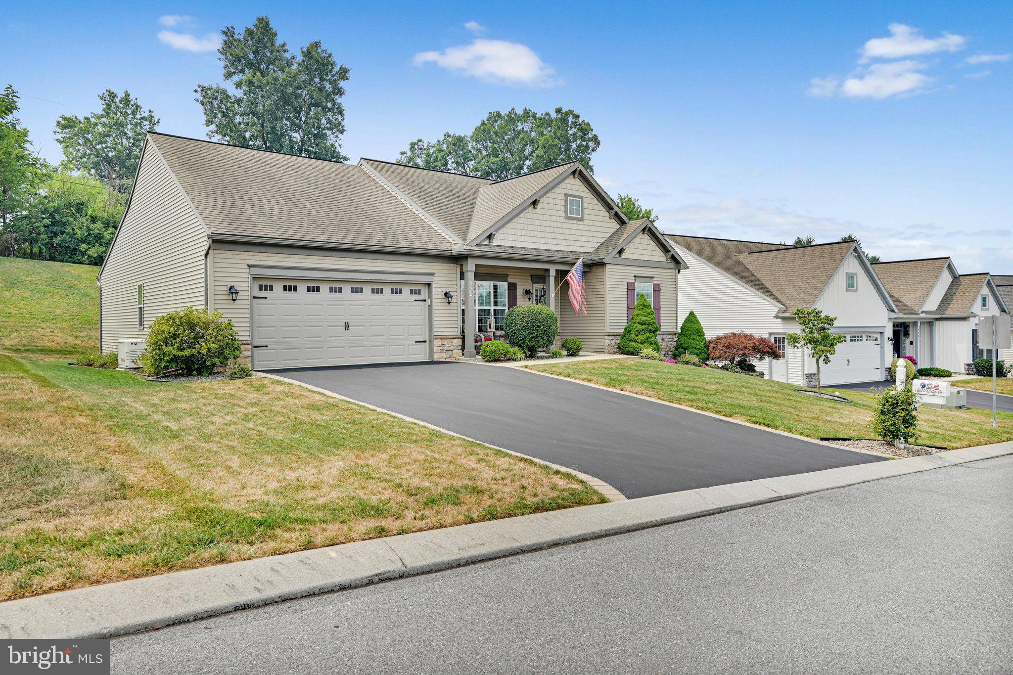 928 SWEETBAY LN.