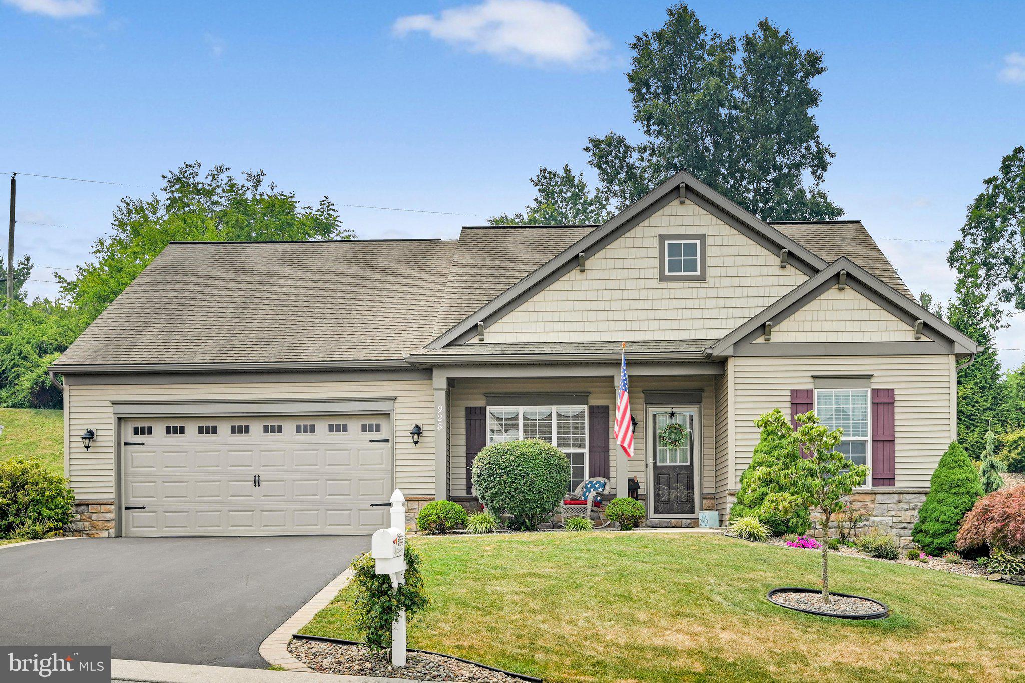 928 SWEETBAY LN.