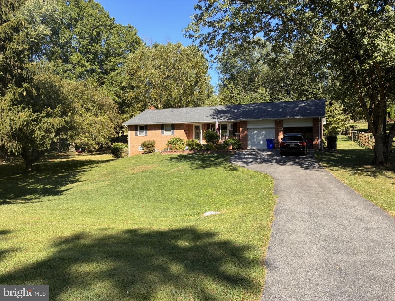 ROLLING HILLS - Residential