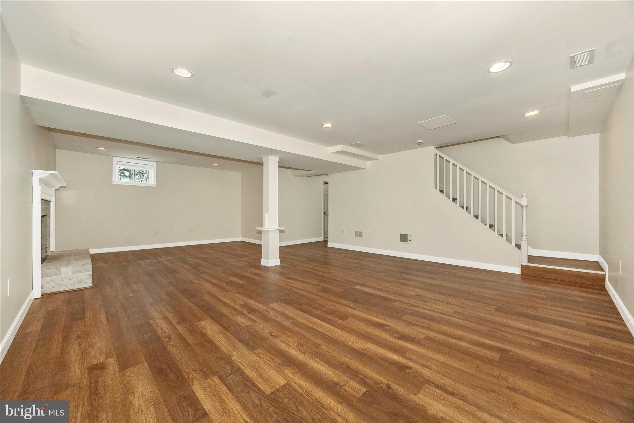 ROLLING HILLS - Residential