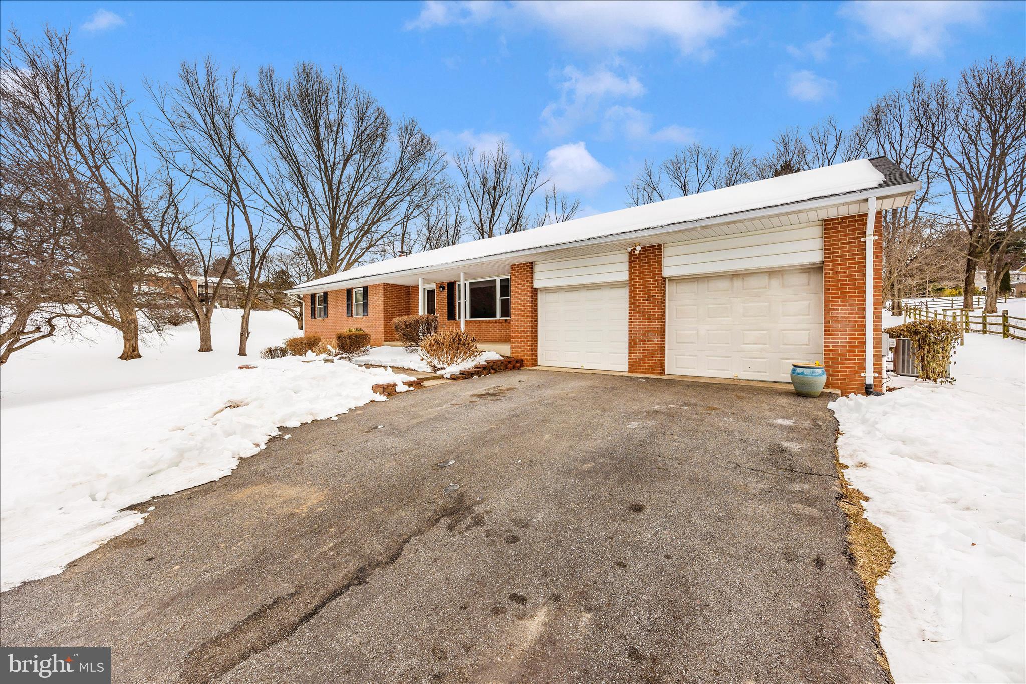 ROLLING HILLS - Residential