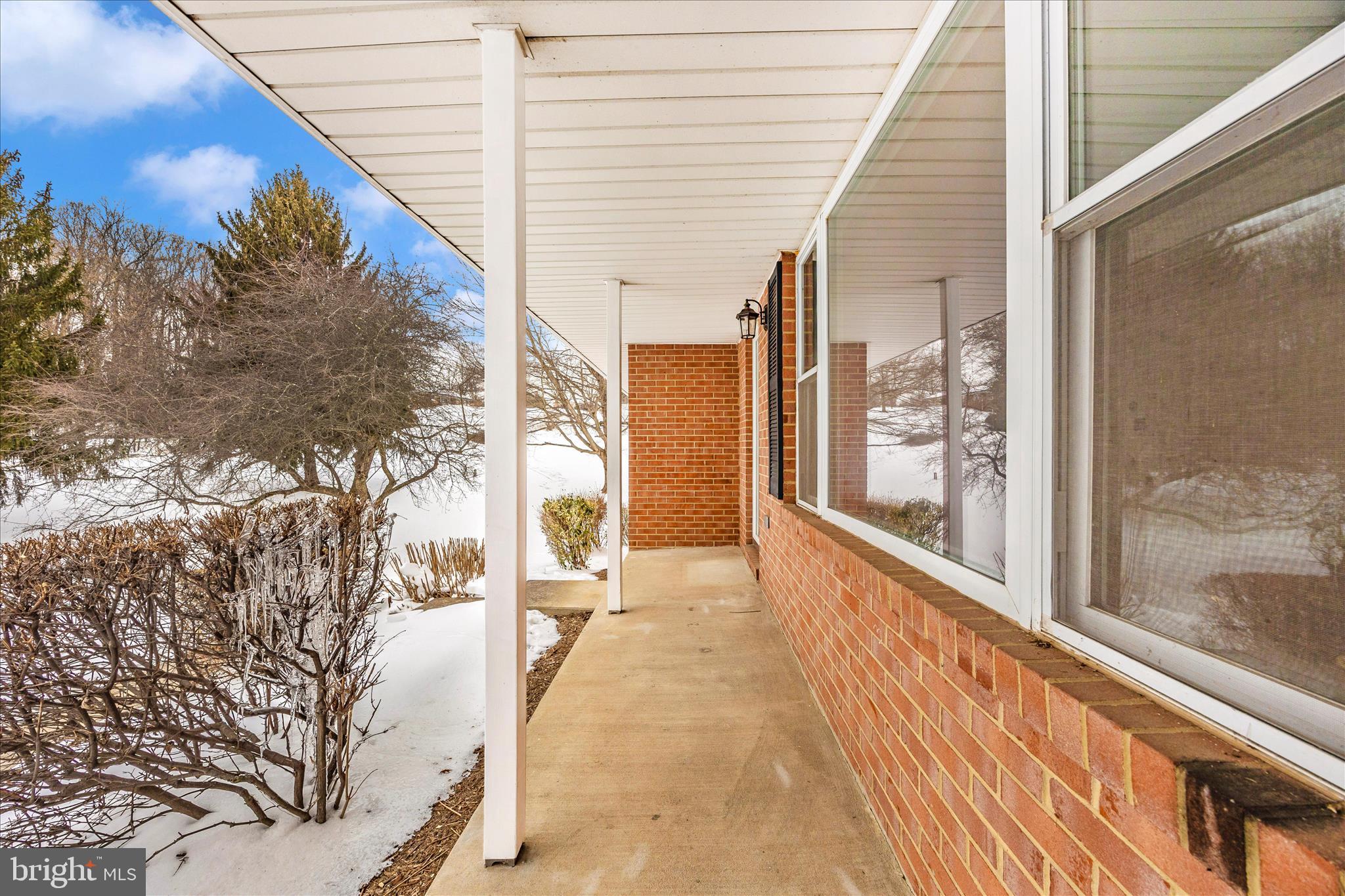 ROLLING HILLS - Residential