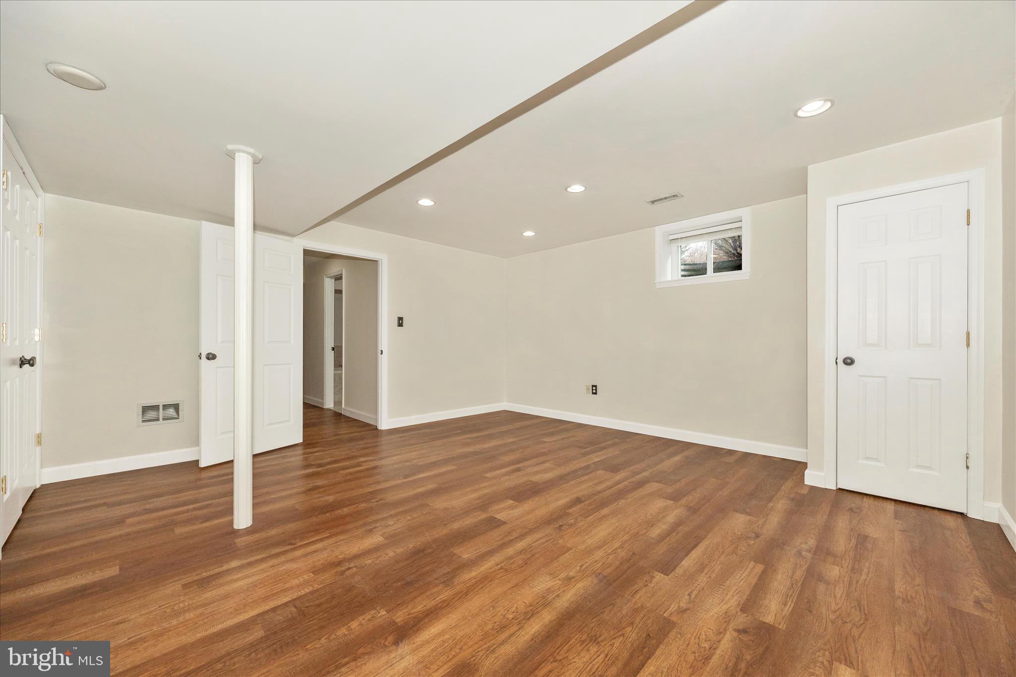 ROLLING HILLS - Residential