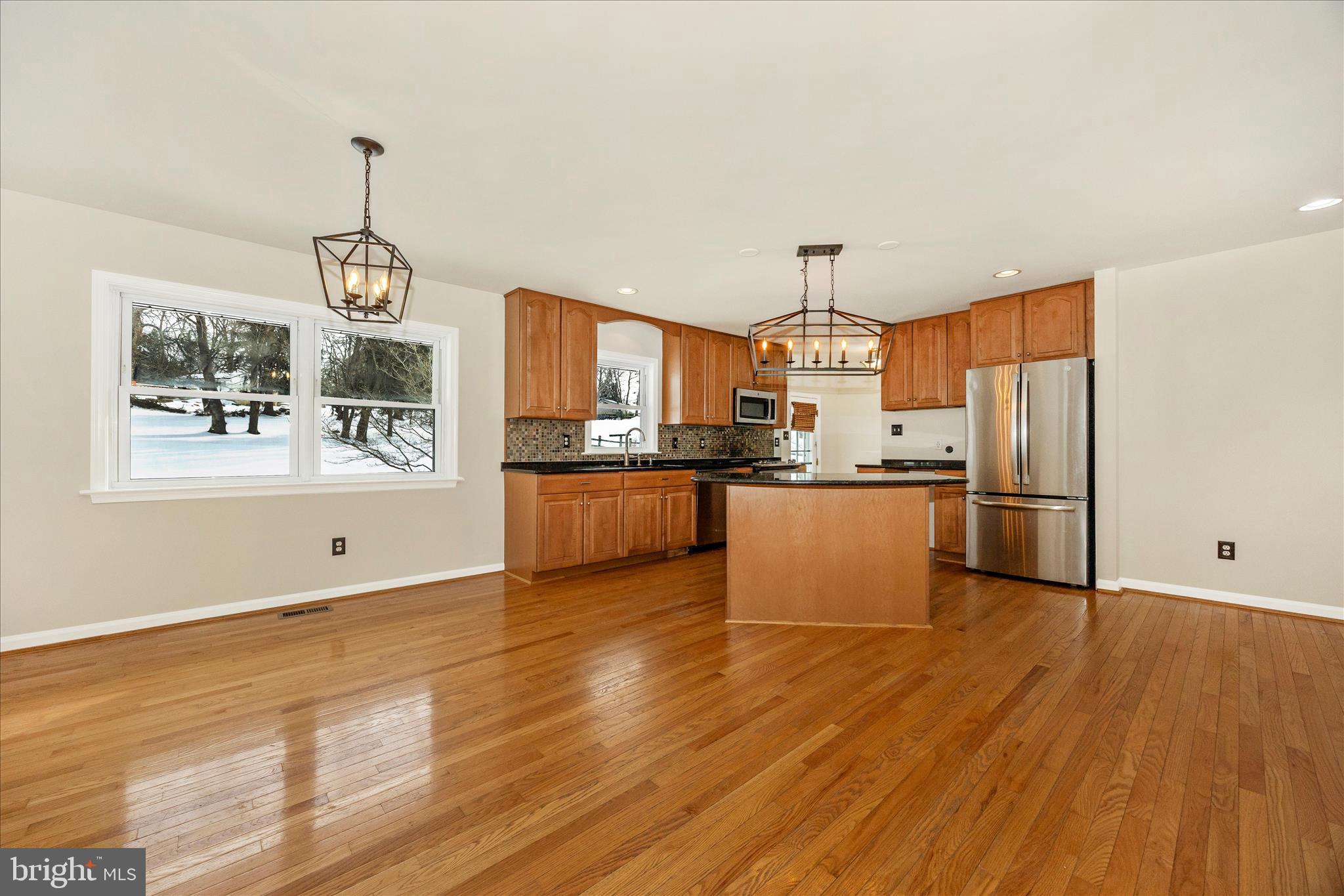 ROLLING HILLS - Residential