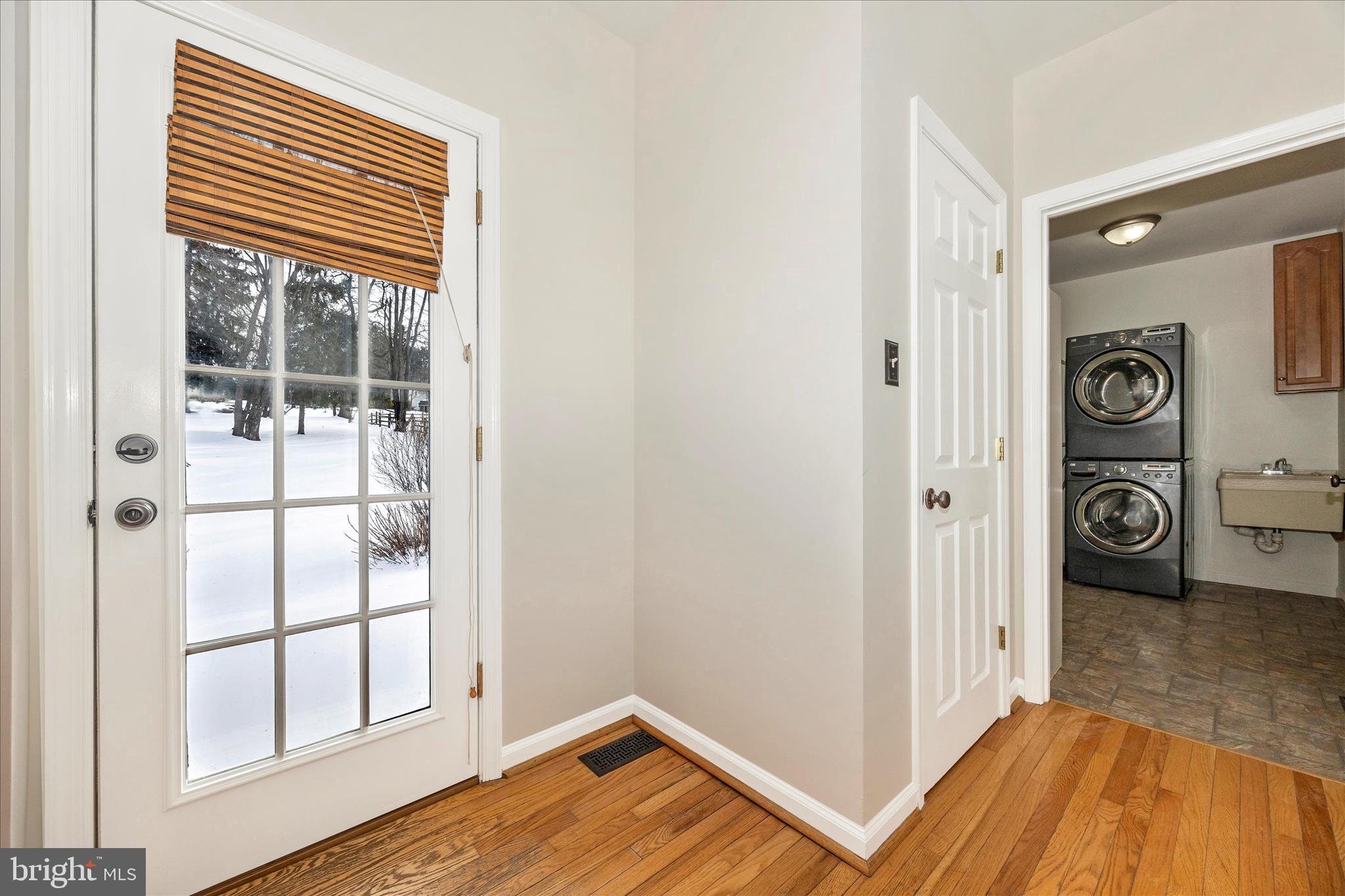 ROLLING HILLS - Residential