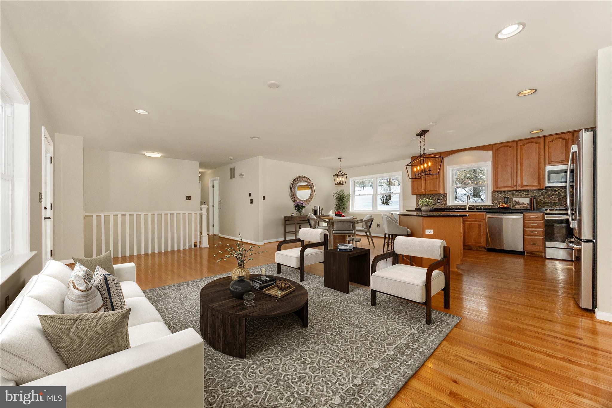 ROLLING HILLS - Residential