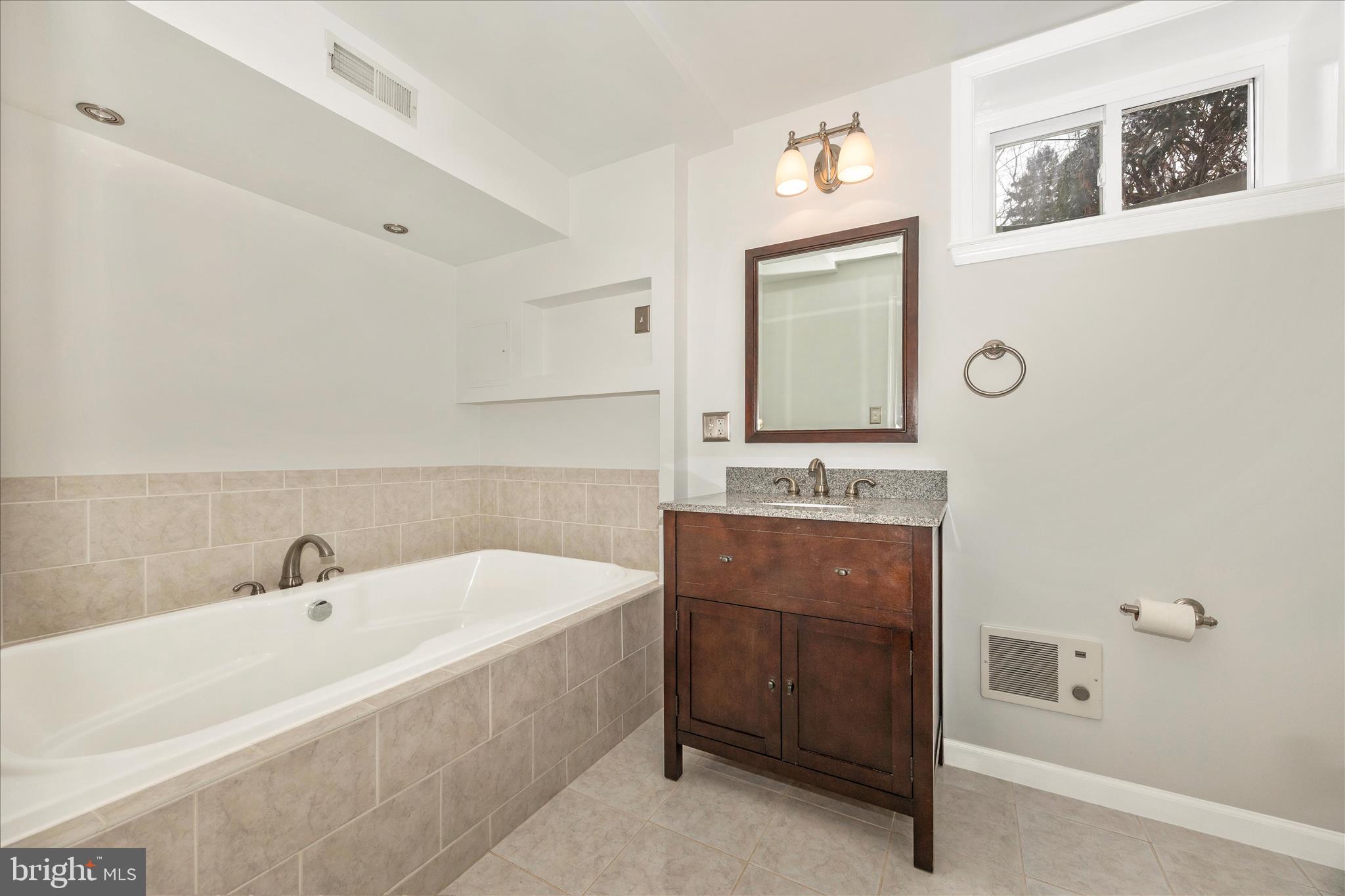 ROLLING HILLS - Residential