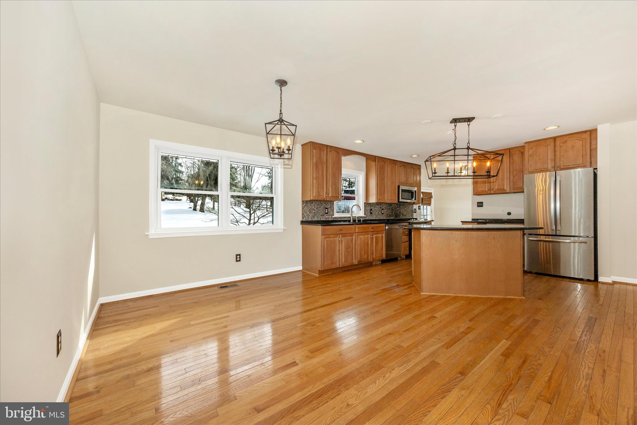 ROLLING HILLS - Residential