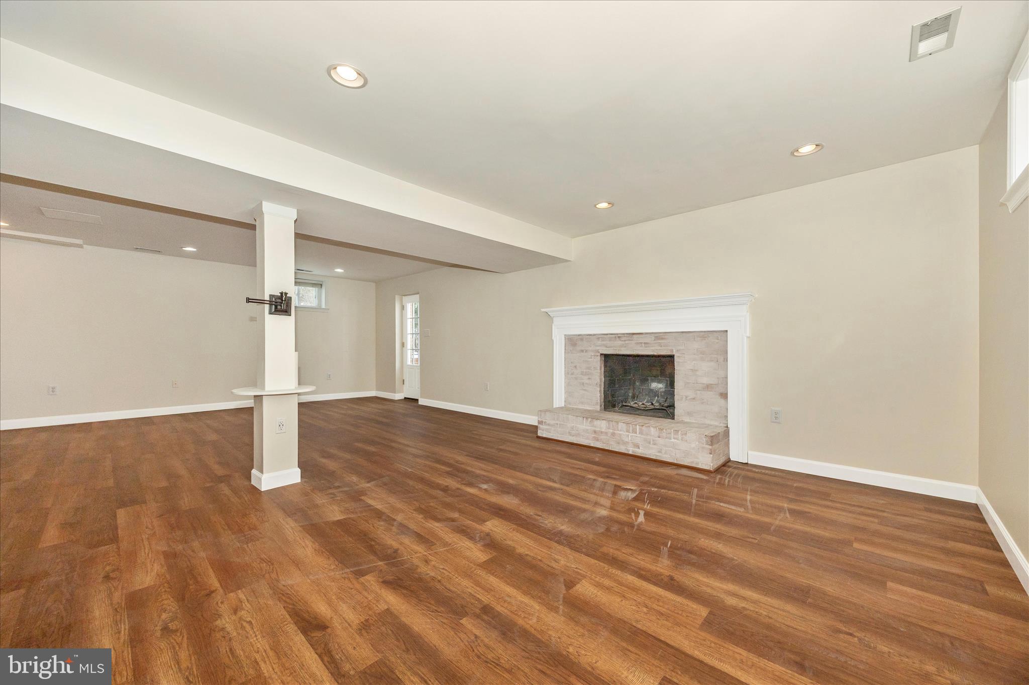 ROLLING HILLS - Residential