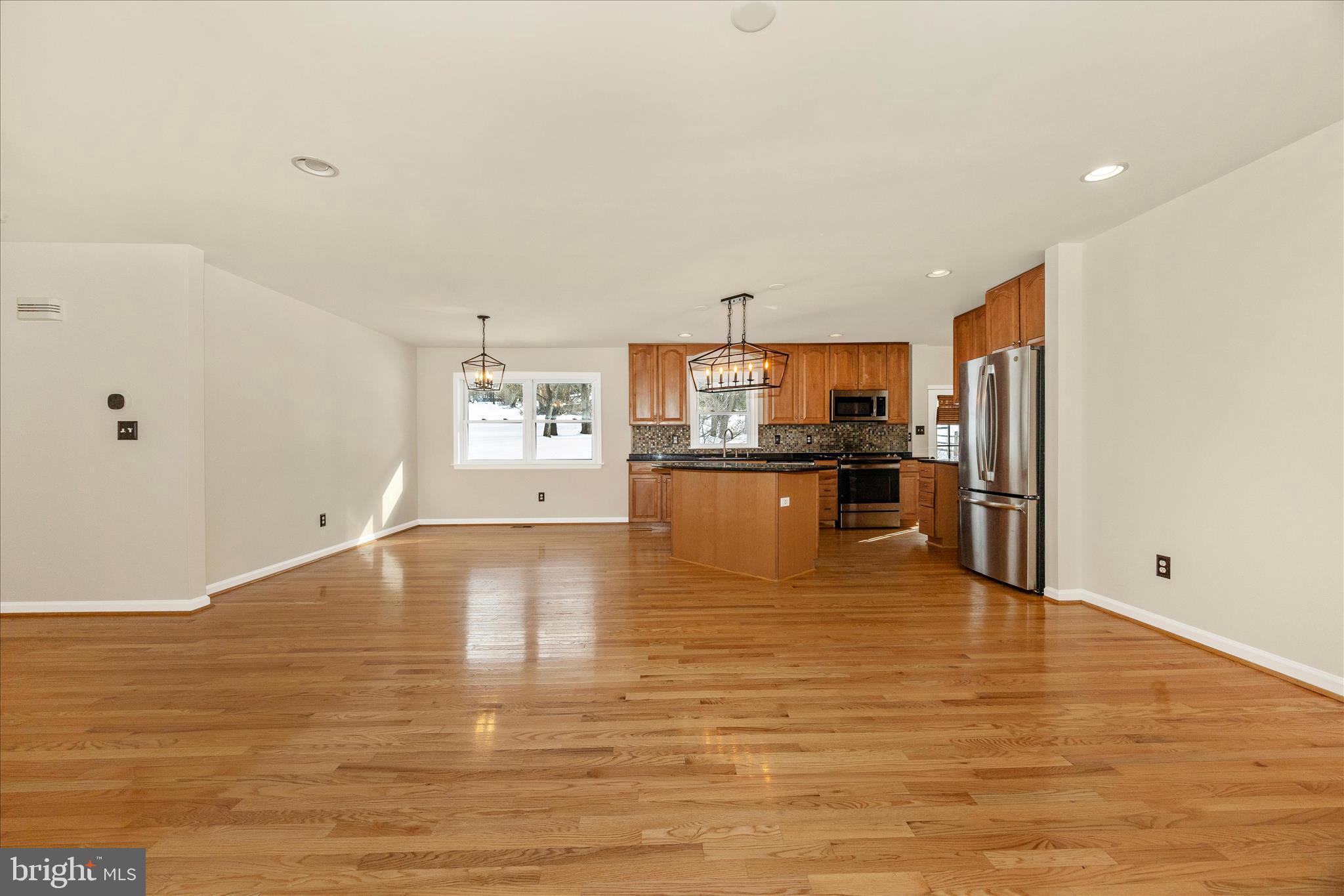 ROLLING HILLS - Residential