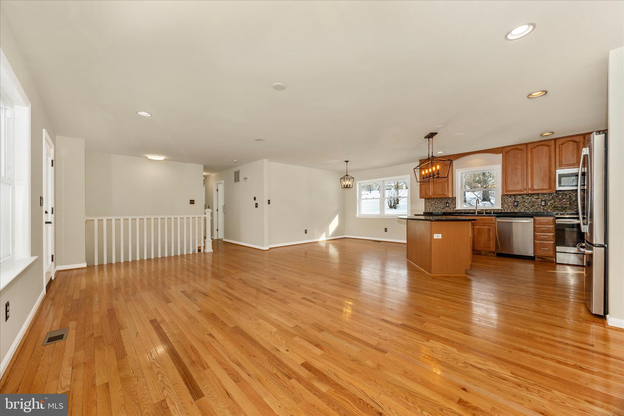 ROLLING HILLS - Residential