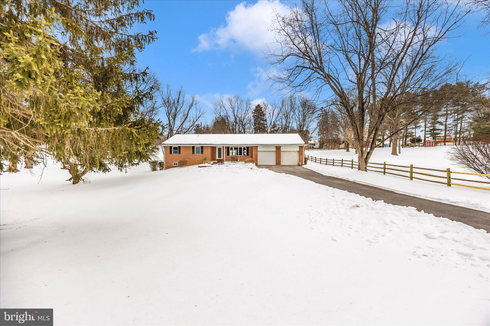 ROLLING HILLS - Residential