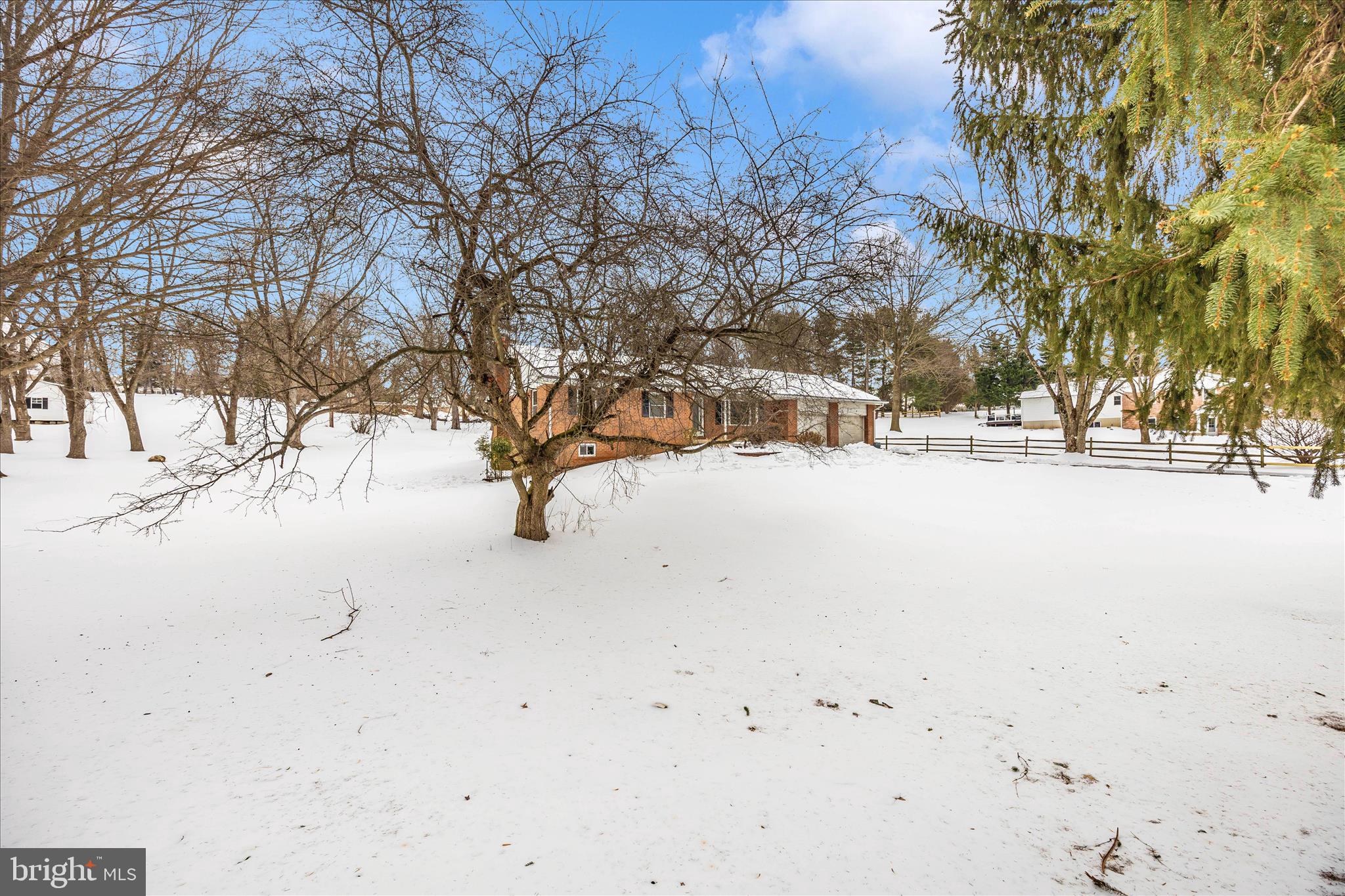 ROLLING HILLS - Residential