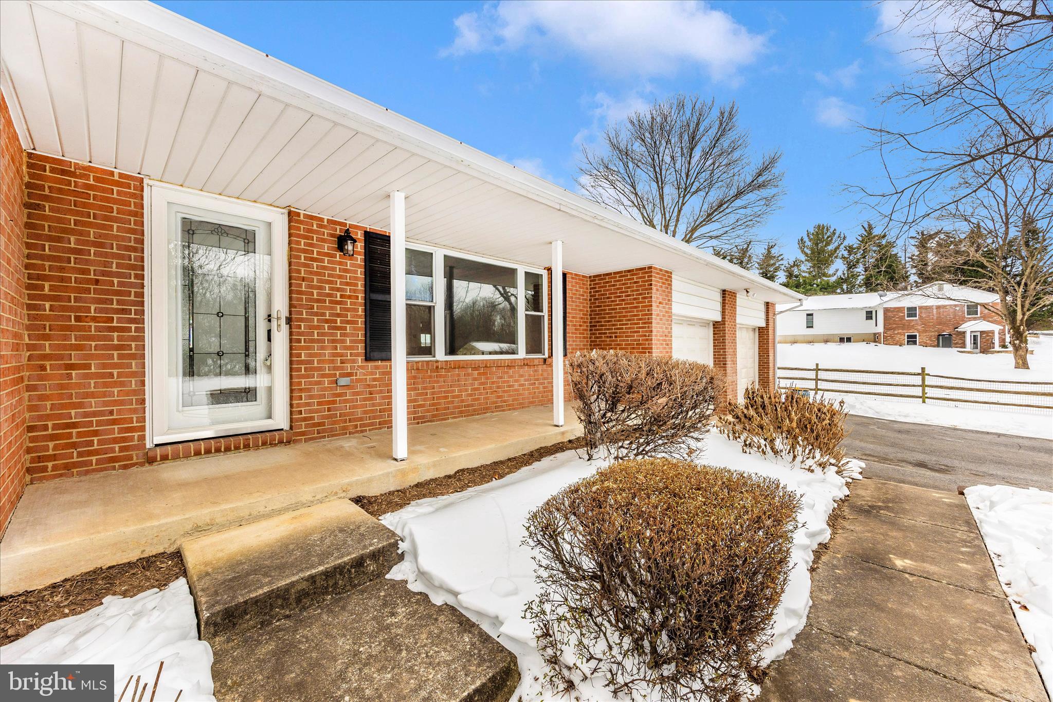 ROLLING HILLS - Residential