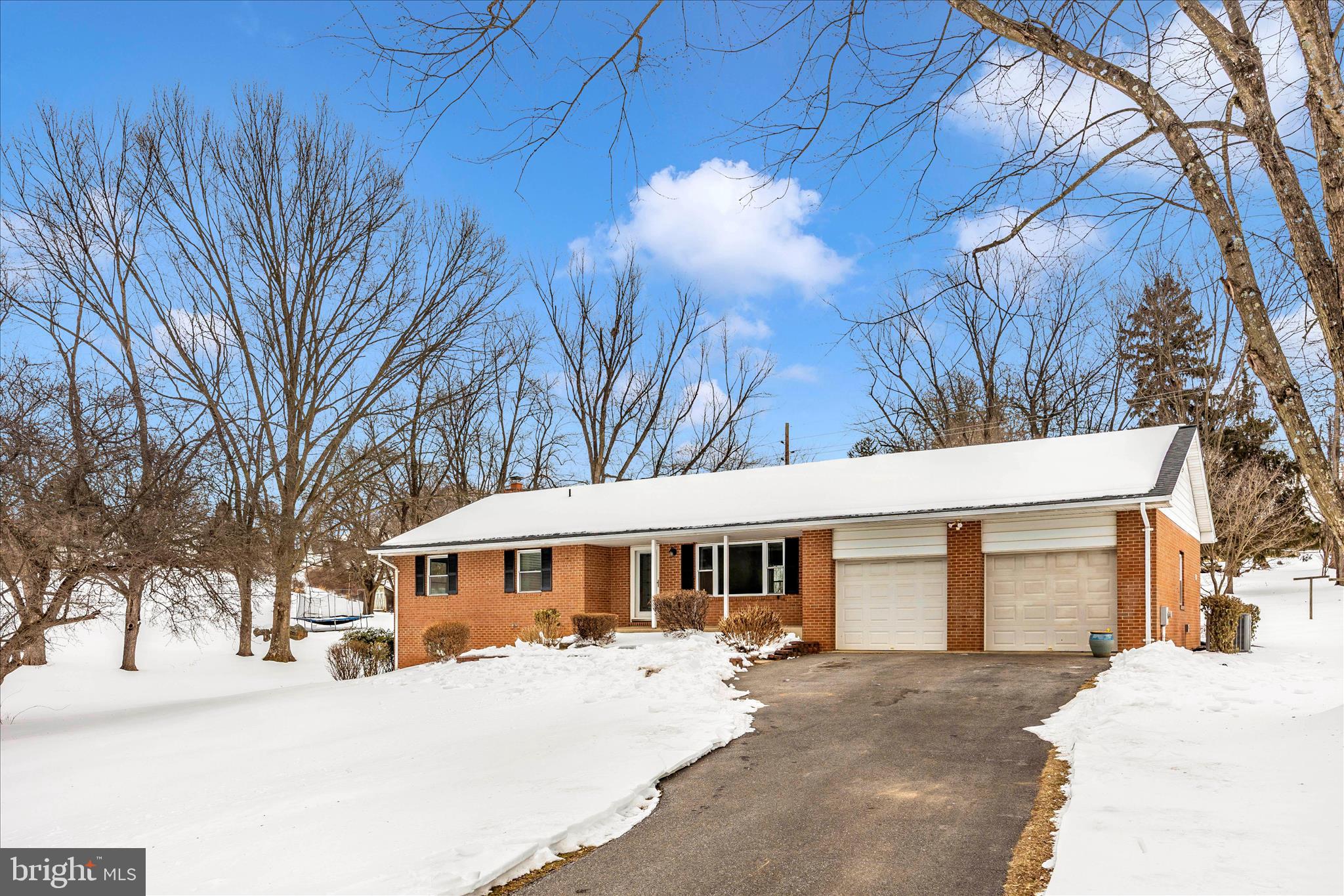 ROLLING HILLS - Residential