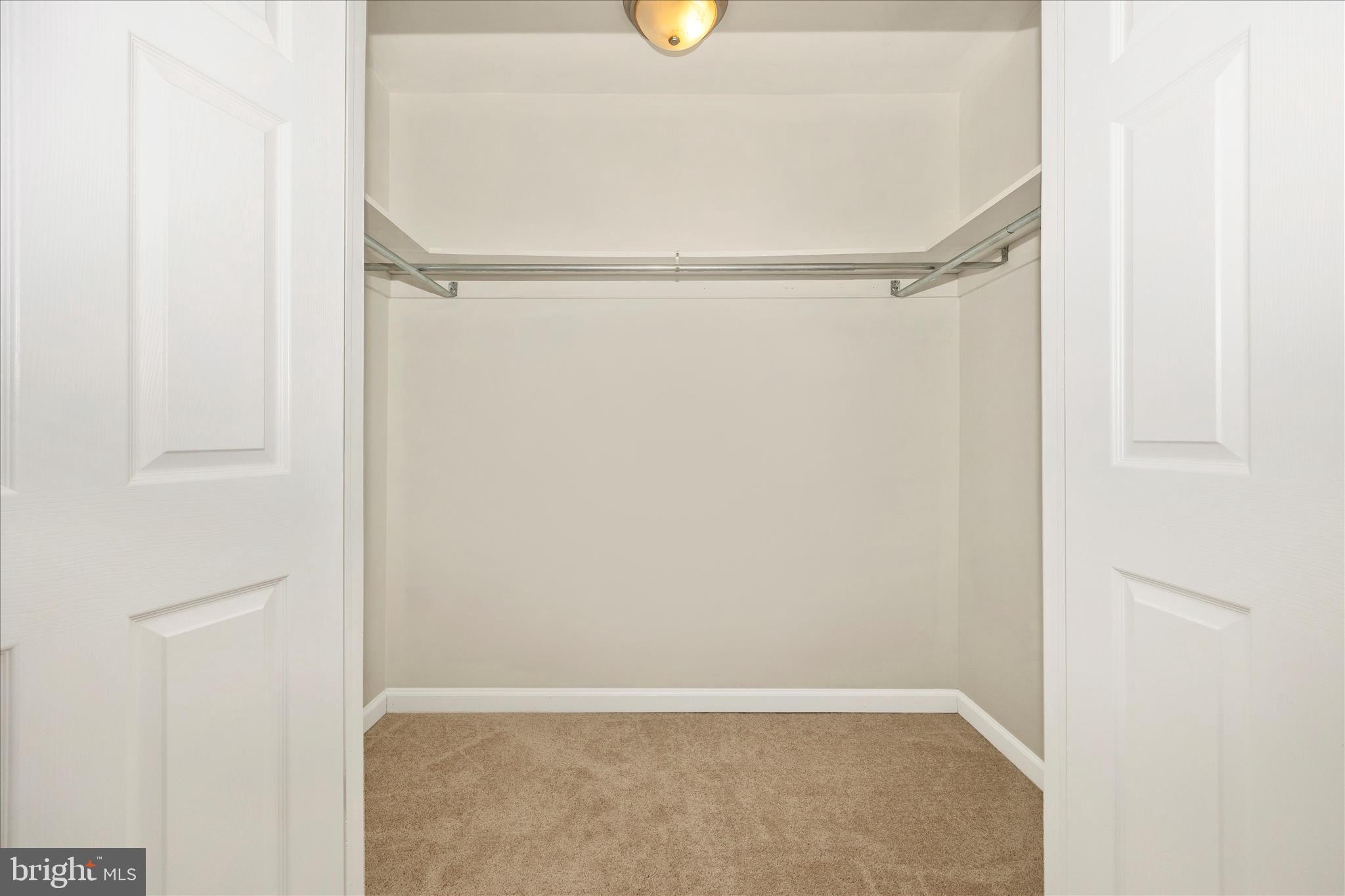 ROLLING HILLS - Residential