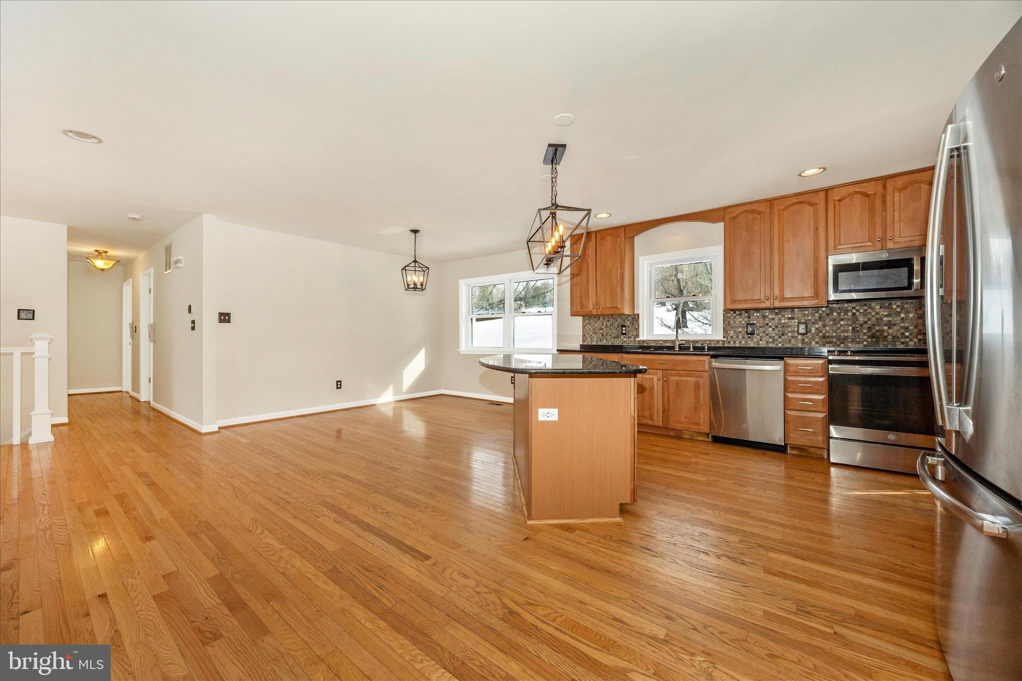 ROLLING HILLS - Residential